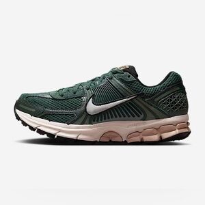 Nike Women’s Zoom Vomero 5